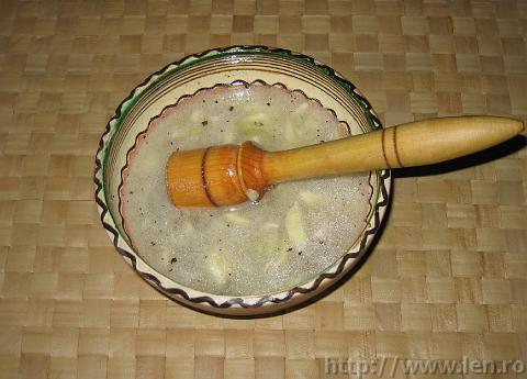 Mujdei, garlic sauce