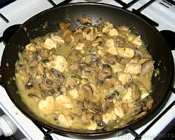 white_sauce_mushrooms * Mushrooms with white sauce and chicken * 1052 x 846 * (197KB)